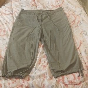 Capri style pants